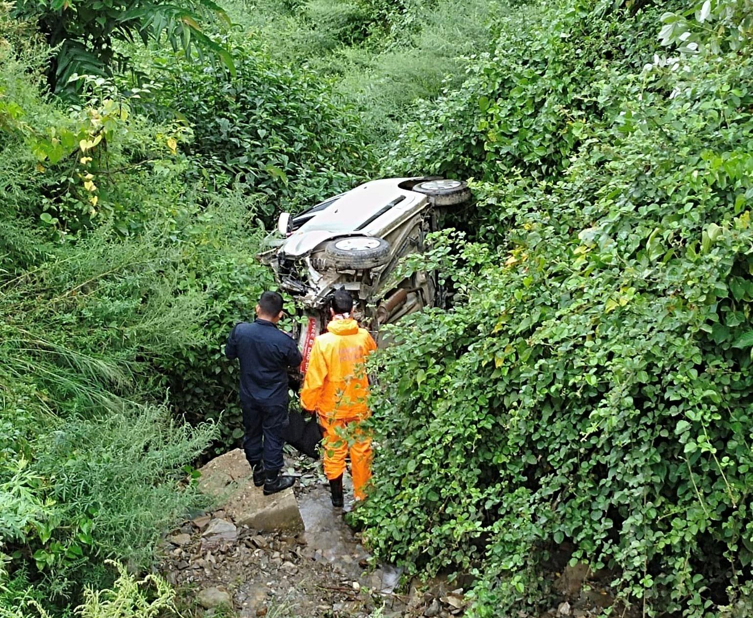 डडेल्धुरामा कार दुर्घटना हुँदा ४ जना घाइते 